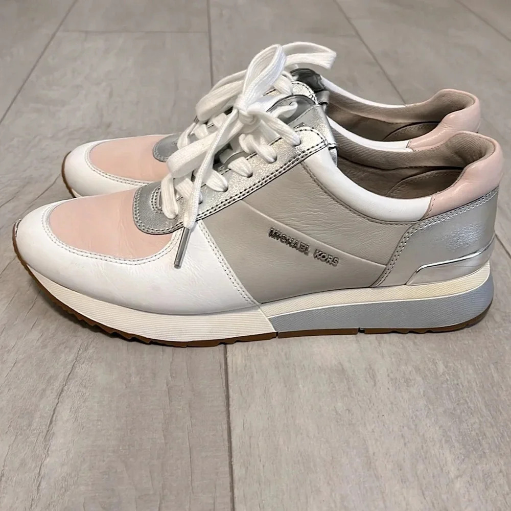 HOST PICK 🌸NWOT MICHAEL KORS Taupe Pink Silver Leather Sneaker Shoe, Size 9
